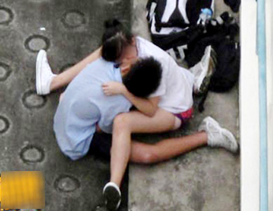 Tức mắt những hình ảnh yêu quá lố của giới trẻ Việt