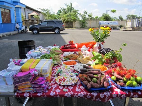 Sự khác nhau giữa lễ cúng cô hồn và lễ Vu lan