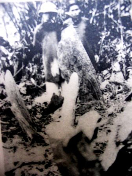 Vào nghĩa địa mộ đá bí ẩn của ‘ma trành’ giữa rừng già