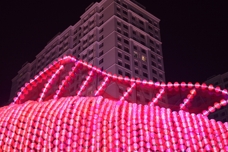 Cận ảnh “Tuyệt phẩm Ánh sáng” hình cá chép tại VMM Times City