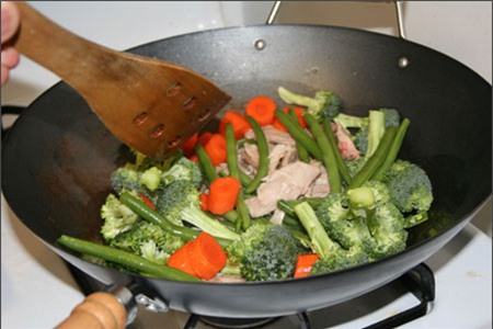 Top 7 cách nấu ăn mà bà nội trợ đang... đầu độc cả gia đình