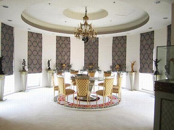 Điểm danh những biệt thự dát vàng của sao Việt