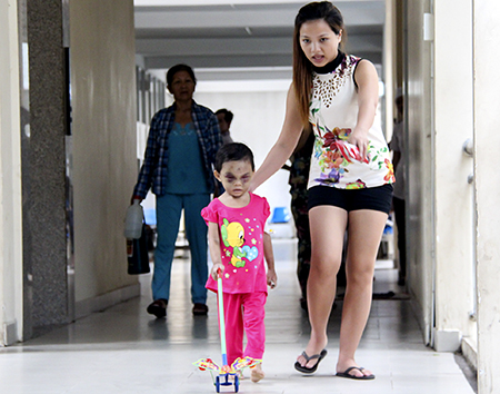 Xét nghiệm ADN, xác định cha ruột của bé 4 tuổi bị bạo hành