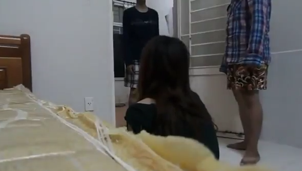 Chồng đi công tác xa, đêm đêm vợ đưa trai về nhà Chồng đi công tác xa, đêm đêm vợ đưa trai về nhà