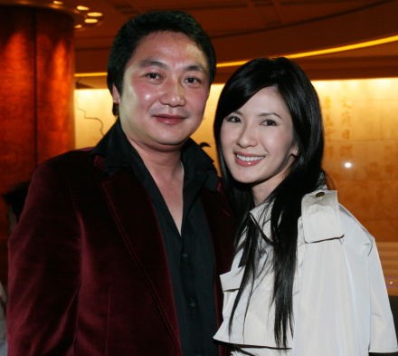 Cận mặt triệu phú điển trai chi cho vợ trẻ 9 tỷ/tháng sau ly hôn