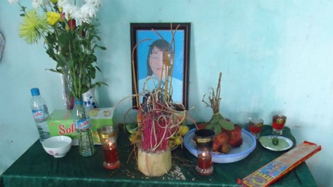 Vợ không mảnh vải che thân, chồng vẫn cố đuổi theo truy sát