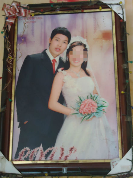 Vợ không mảnh vải che thân, chồng vẫn cố đuổi theo truy sát