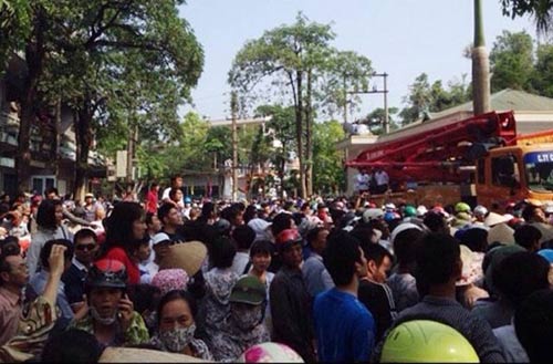 Vụ treo cổ trong nhà giam: Mang quan tài vây trụ sở công an Vụ treo cổ trong nhà giam: Mang quan tài vây trụ sở công an