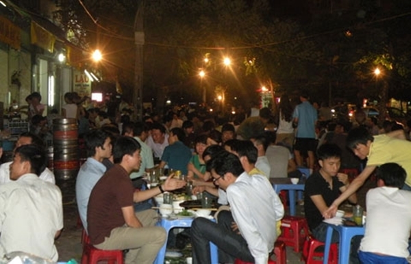 Bỏ dự thảo cấm bán bia vỉa hè