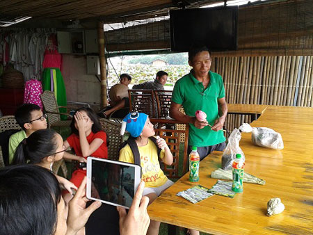 Giới trẻ bỏ bar, mê trà sen Tây Hồ