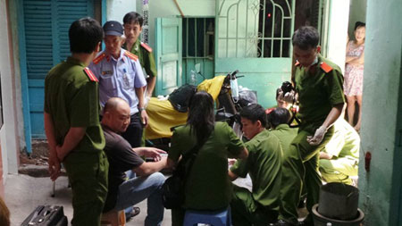 Người dân kể lại thời điểm phát hiện thi thể bị chặt làm 3 Người dân kể lại thời điểm phát hiện thi thể bị chặt làm 3