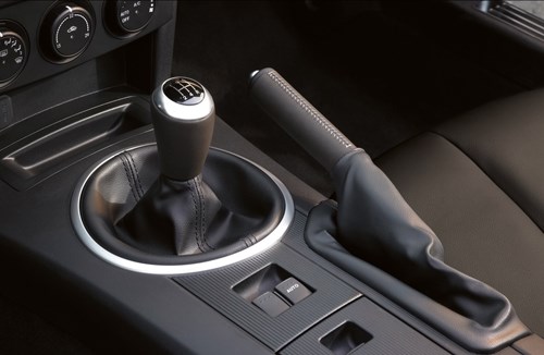 Những thói quen bình thường nhưng sẽ gây hại cho xe