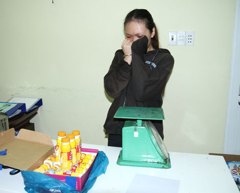 Khởi tốn con gái 