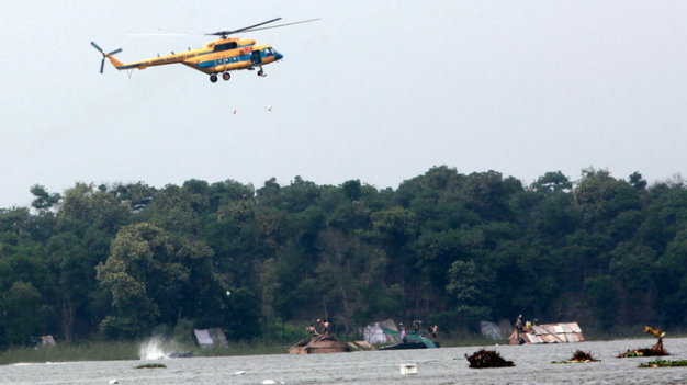 Ba máy bay ra Trường Sa cứu một ngư dân Ba máy bay ra Trường Sa cứu một ngư dân