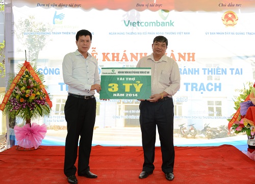 Vietcombank trao tặng công trình trạm y tế Quảng Trạch