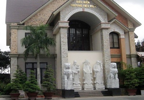 Đại gia rộ mốt dùng sư tử đá Đại gia rộ mốt dùng sư tử đá