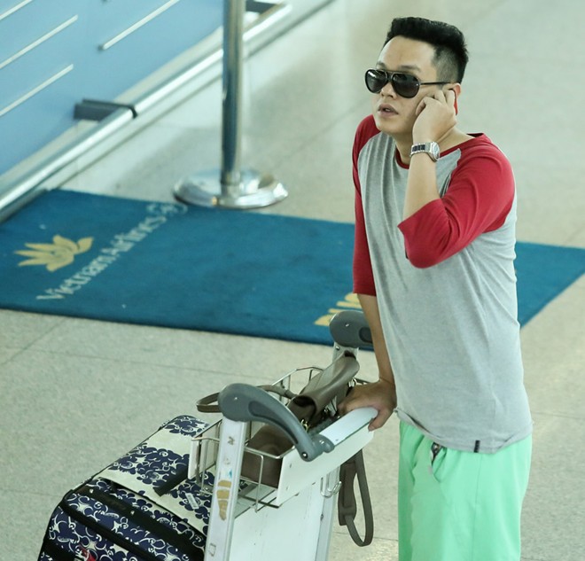 Minh Hằng và em trai gặp sự cố ở sân bay Minh Hằng và em trai gặp sự cố ở sân bay