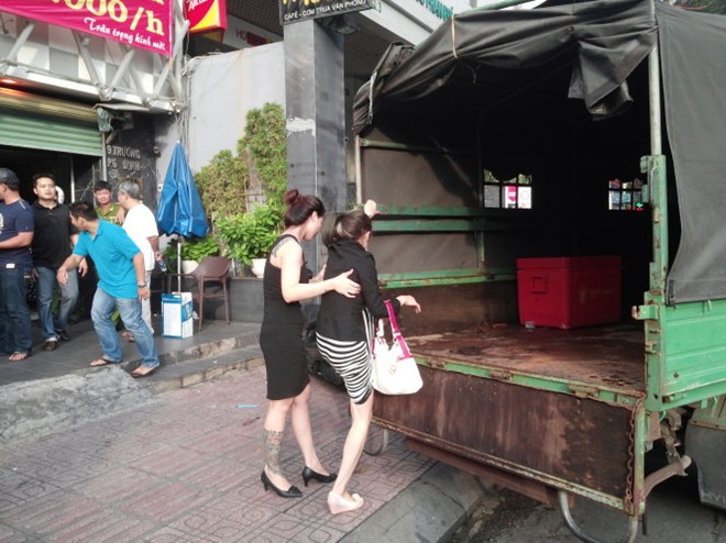  Đưa 60 dân chơi trong quán karaoke Tip Top đi xét nghiệm ma túy