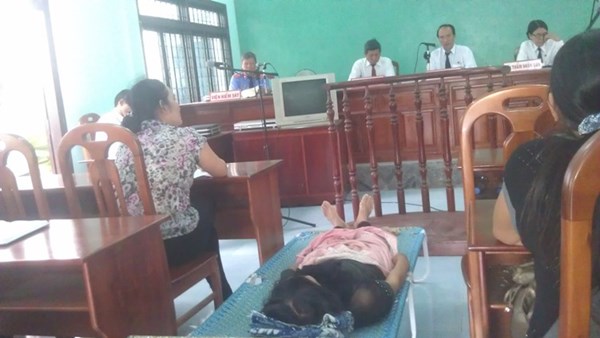 Những tình huống phản cảm tại chốn pháp đình