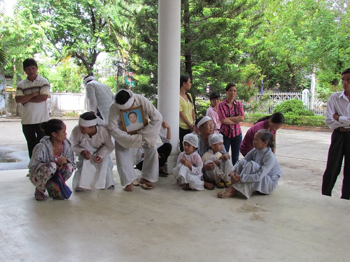 Vụ mẹ con sản phụ chết bất thường ở Huế