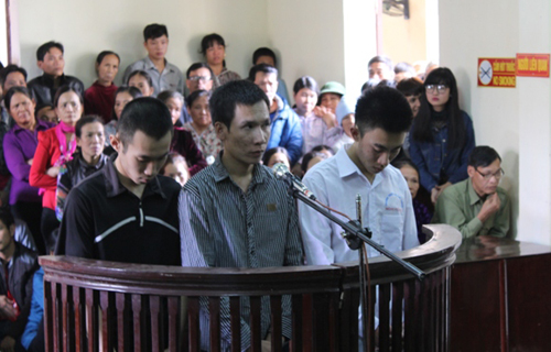 Lính nghĩa vụ mang kìm cộng lực trộm 6 khẩu súng trại giam Lính nghĩa vụ mang kìm cộng lực trộm 6 khẩu súng trại giam