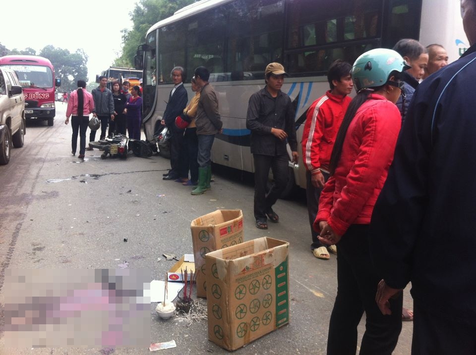 Tuyên Quang: Xe máy đấu đầu ô tô, 2 người tử vong tại chỗ