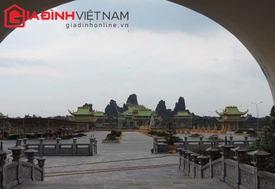 Bức trướng hơi… chướng của ông “Dũng lò vôi” Bức trướng hơi… chướng của ông “Dũng lò vôi”