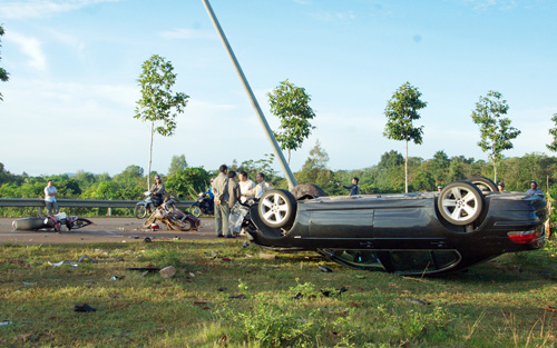Phó Thủ tướng yêu cầu điều tra vụ xe BMW đâm nhóm công an