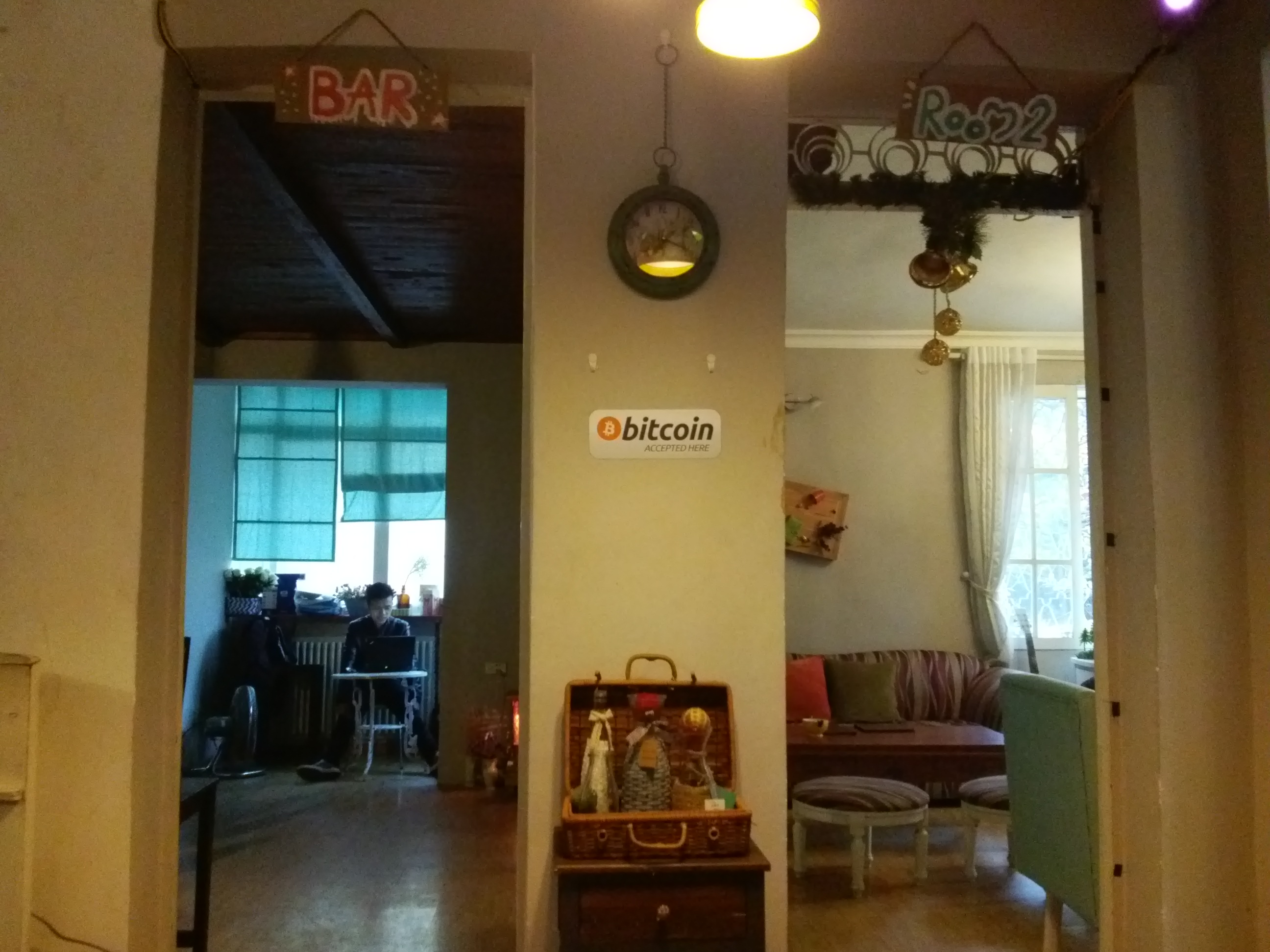 Quán cà phê đầu tiên tại Việt Nam chấp nhận tiền 