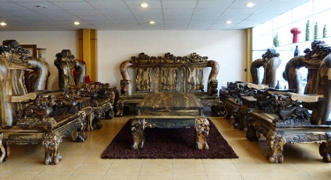 Đại gia "vung" 1,5 tỷ đồng chỉ mua... bộ bàn ghế