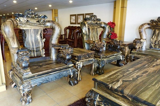 Đại gia "vung" 1,5 tỷ đồng chỉ mua... bộ bàn ghế