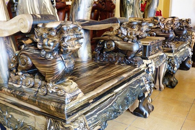 Đại gia "vung" 1,5 tỷ đồng chỉ mua... bộ bàn ghế