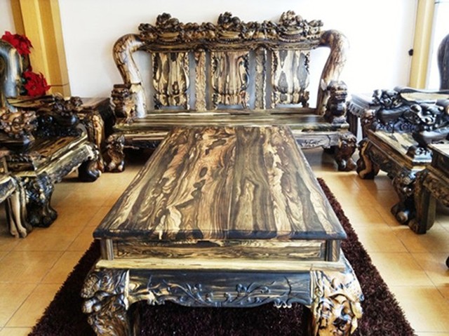 Đại gia "vung" 1,5 tỷ đồng chỉ mua... bộ bàn ghế