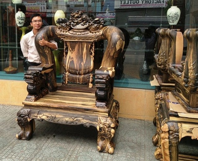 Đại gia "vung" 1,5 tỷ đồng chỉ mua... bộ bàn ghế