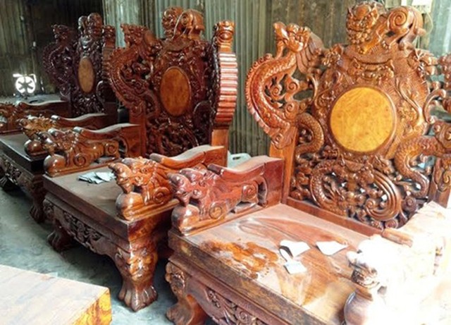 Đại gia "vung" 1,5 tỷ đồng chỉ mua... bộ bàn ghế