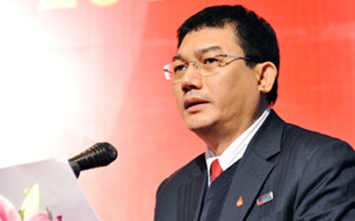 Ông Phạm Huy Hùng khóc khi phải Ông Phạm Huy Hùng khóc khi phải