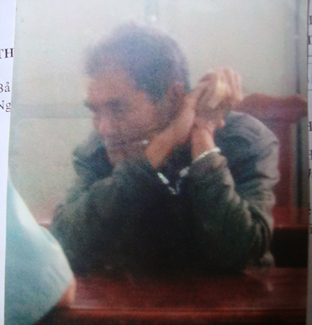 Cha dượng và tình nhân của bà ngoại thay nhau xâm hại bé 14 tuổi