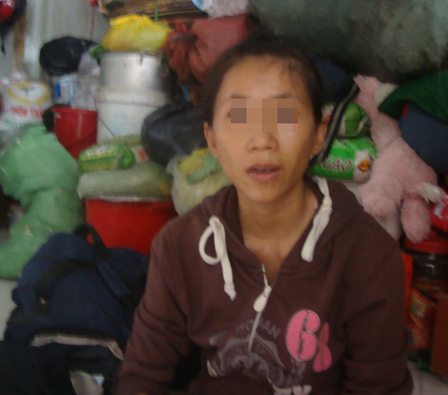 Cha dượng và tình nhân của bà ngoại thay nhau xâm hại bé 14 tuổi