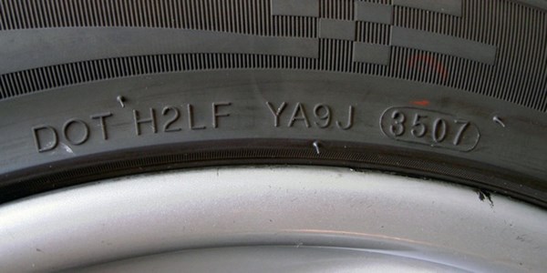 Nguy hiểm chết người từ những lốp xe hết date