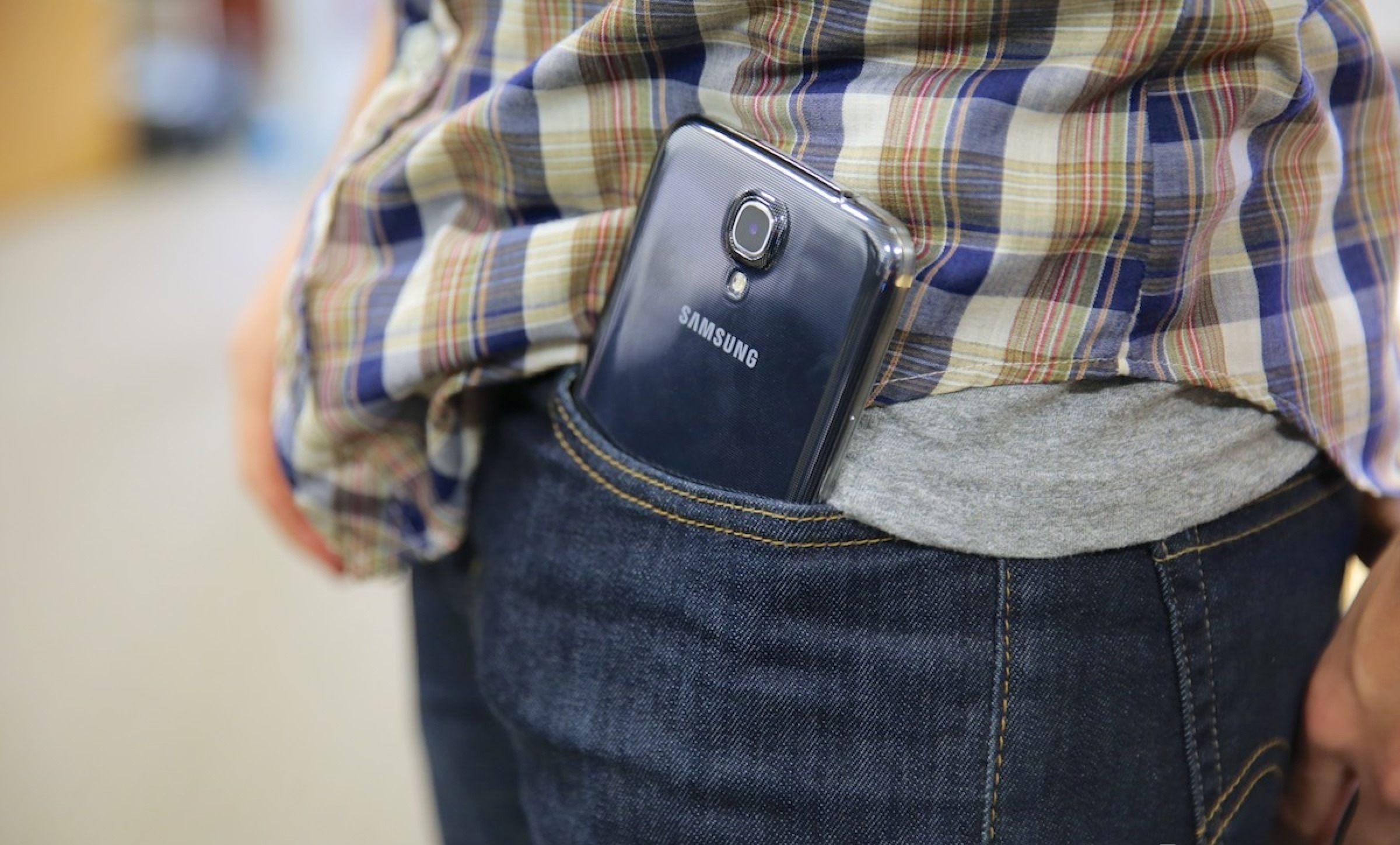 Những điều gây khó chịu khi sử dụng phablet 6 inch