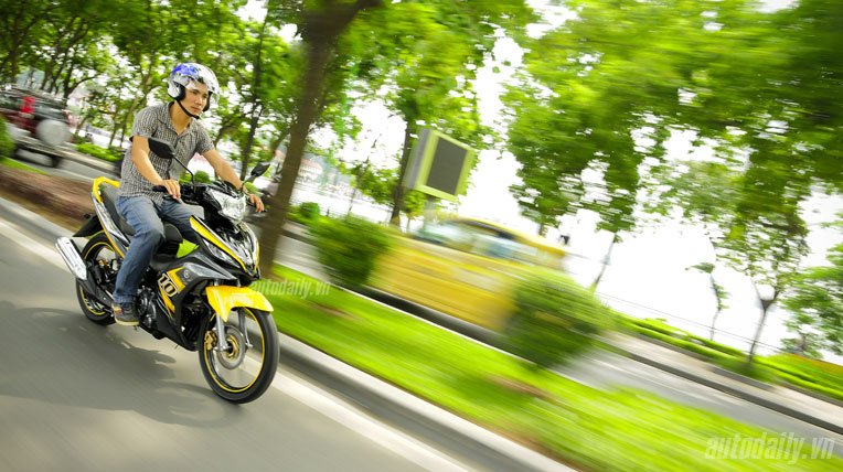 7 kiểu đi khiến xe máy “ăn” xăng hơn