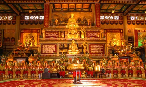 Những đại gia ăn chay, xây chùa để đời