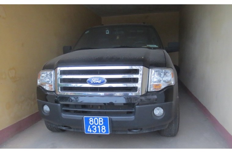Cận cảnh xe khủng Ford Expedition của GĐ Công an Ninh Bình