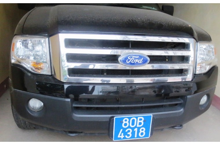 Cận cảnh xe khủng Ford Expedition của GĐ Công an Ninh Bình