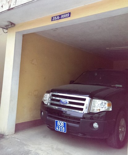 Cận cảnh xe khủng Ford Expedition của GĐ Công an Ninh Bình