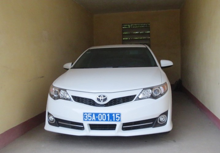 Cận cảnh xe khủng Ford Expedition của GĐ Công an Ninh Bình