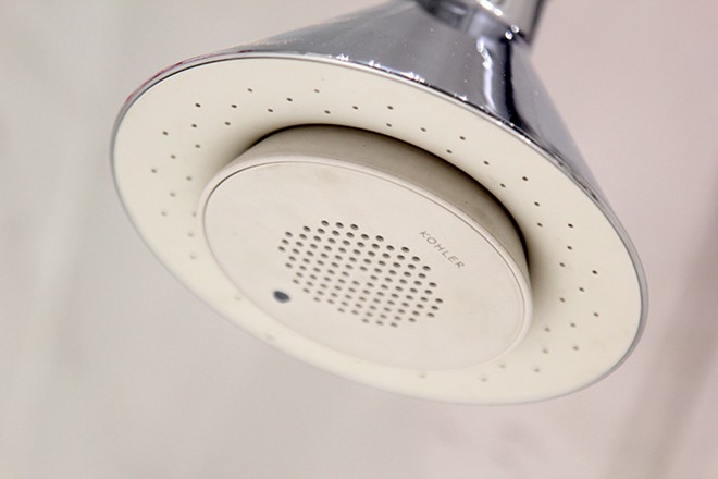 Vòi nước, chậu rửa mặt mạ vàng ở Sài Gòn