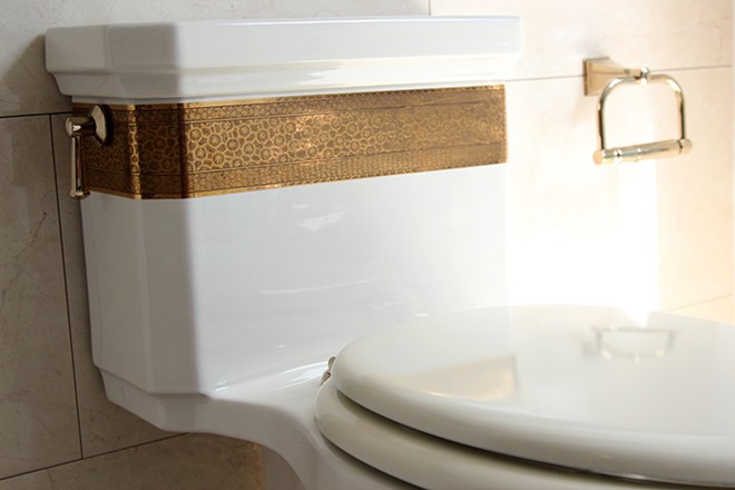 Vòi nước, chậu rửa mặt mạ vàng ở Sài Gòn