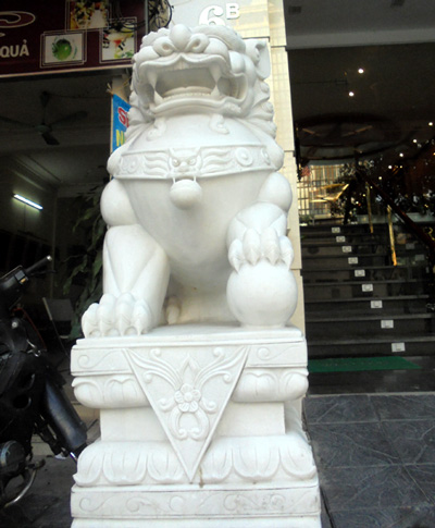 Linh vật đá vàng trấn yểm nhà đại gia