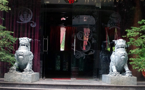 Linh vật đá vàng trấn yểm nhà đại gia